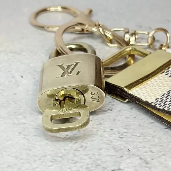 Louis Vuitton Lock & Key #307 with a Damier Canvas Loop Keychain – Floral Charm - Picture 3 of 6